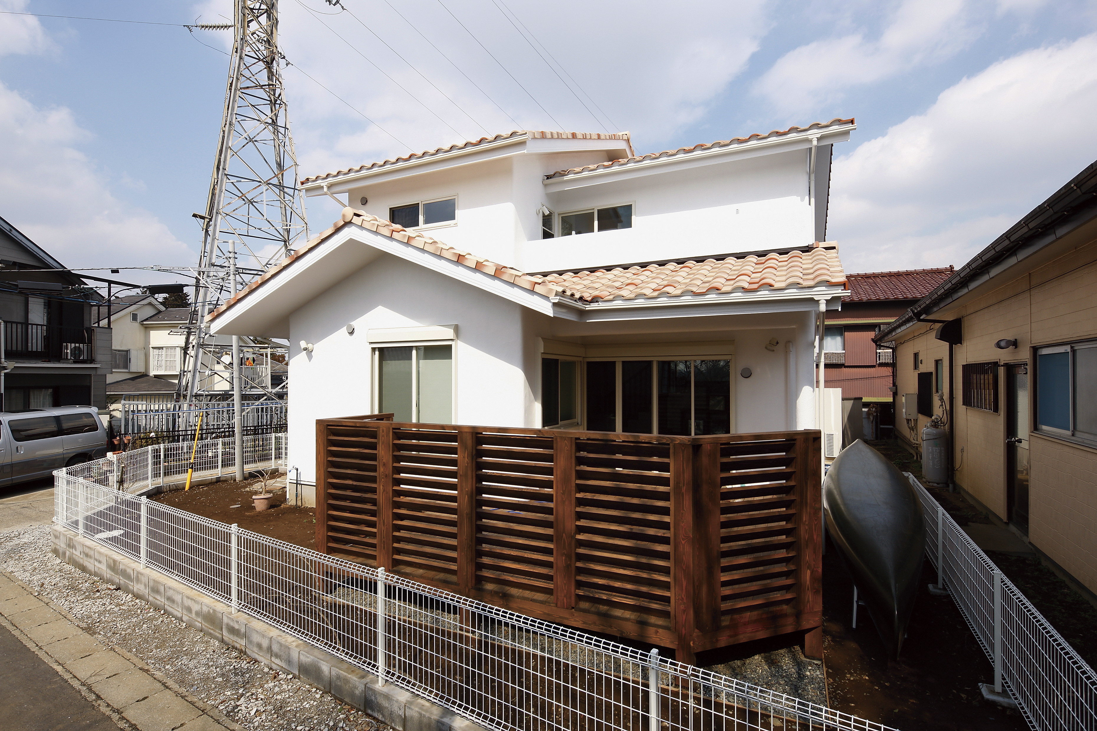横浜に家を建てる！混ぜ拭き洋風瓦と塗り壁の風合いが楽しめるGrande casa